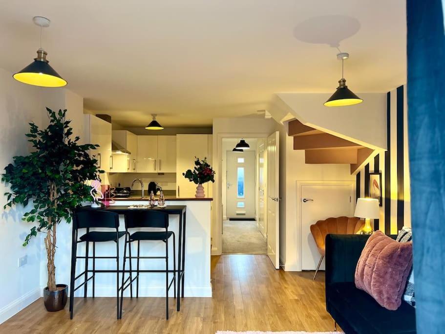 Lotus Haus - Wellington Homes - With Off Road Parking Бирмингем Экстерьер фото